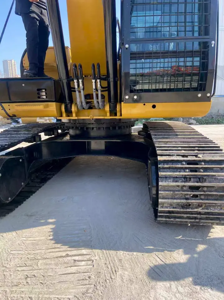 Used Caterpillar 320D Excavator — detail photo 1