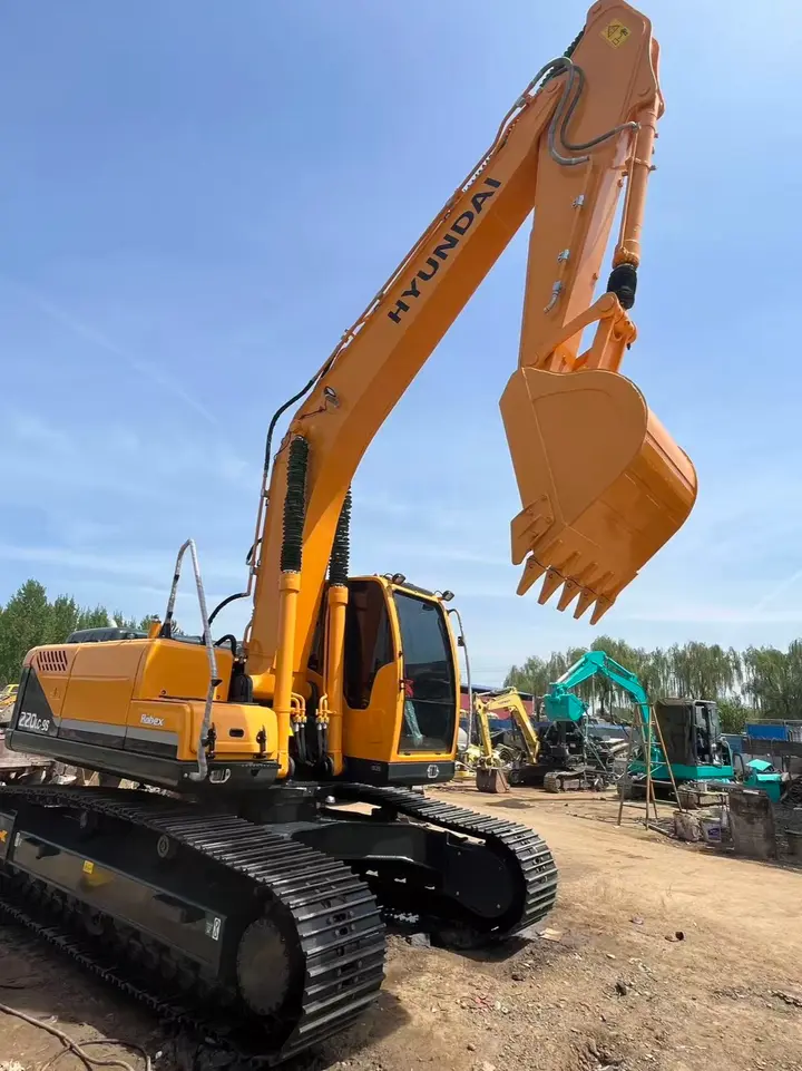 Used Hyundai 220 Excavator — detail photo 2