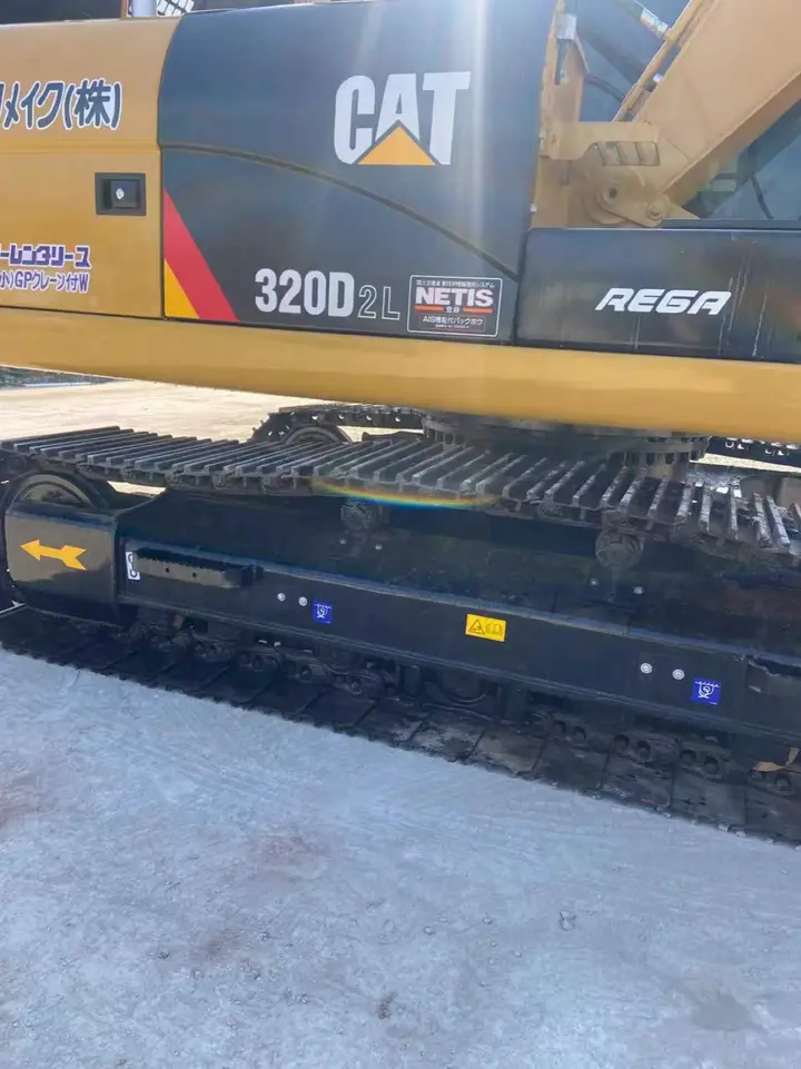 Used Caterpillar 320D Excavator — detail photo 2