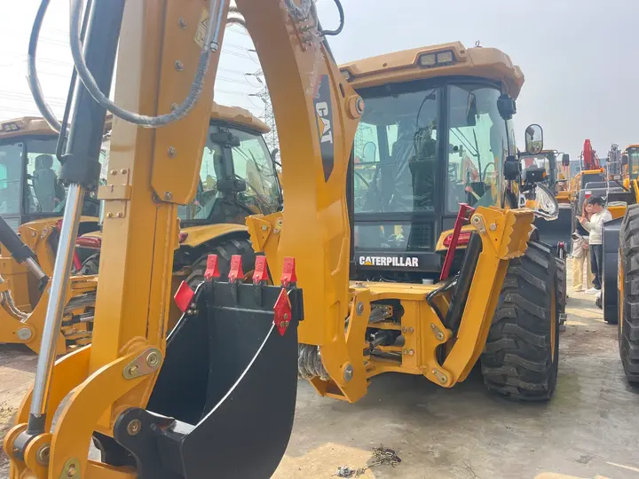Used Caterpillar 420F Backhoe Loader — detail photo 3