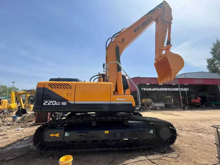 Used Hyundai 220 Excavator — detail photo 3