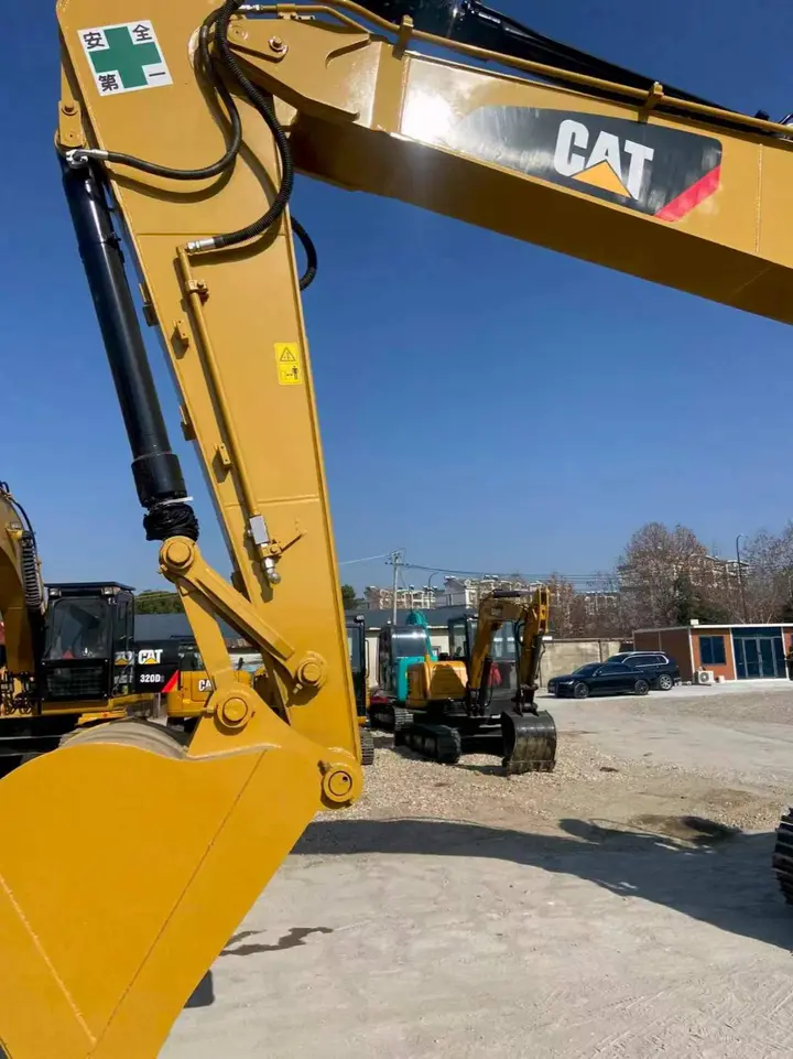 Used Caterpillar 320D Excavator — detail photo 3