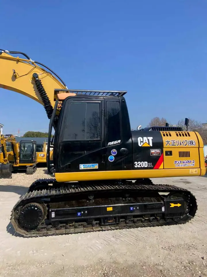 Used Caterpillar 320D Excavator — detail photo 4