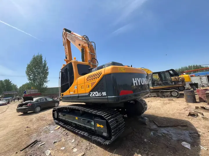 Used Hyundai 220 Excavator — detail photo 4