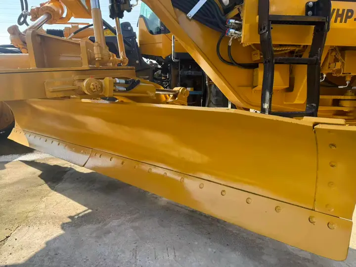 Used Caterpillar 140H Motor Grader — detail photo 4