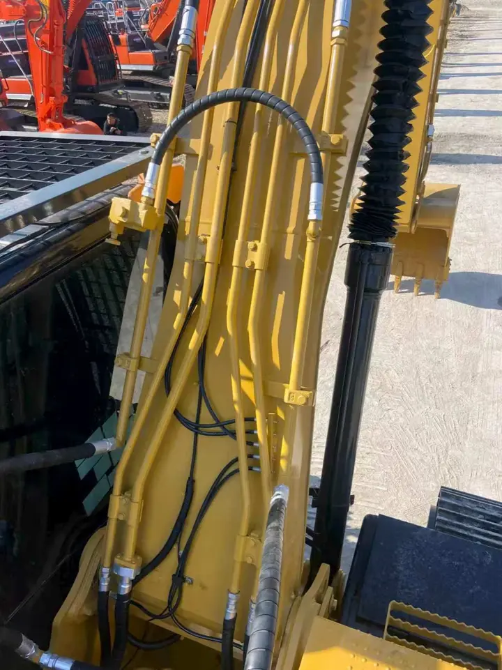 Used Caterpillar 320D Excavator — detail photo 5