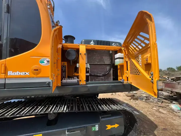 Used Hyundai 220 Excavator — detail photo 6