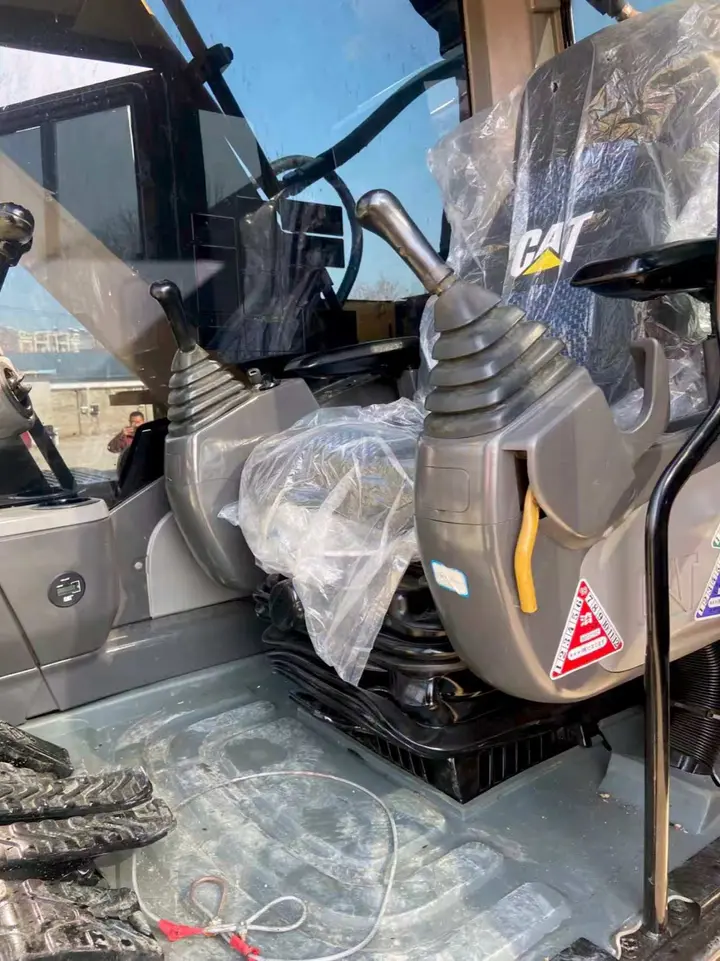 Used Caterpillar 320D Excavator — detail photo 7