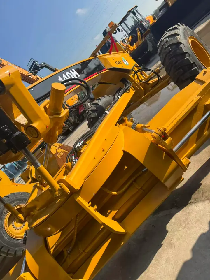 Used Caterpillar 140H Motor Grader — detail photo 8